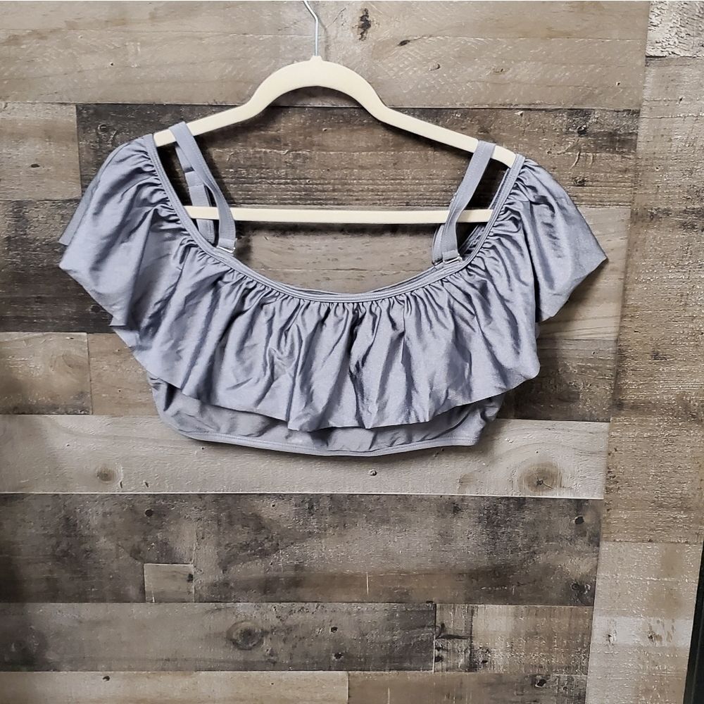 Woman's two piece top only 2x NWT